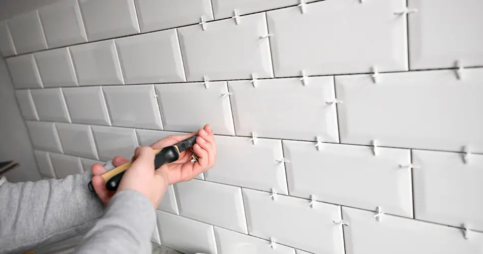 How To Use Tile Spacers Featured 